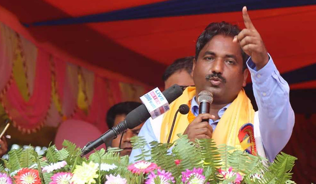 माओवादी केन्द्र 'पसल' हो, प्रचण्ड त्यसका व्यापारी हुन् : प्रभु साह
